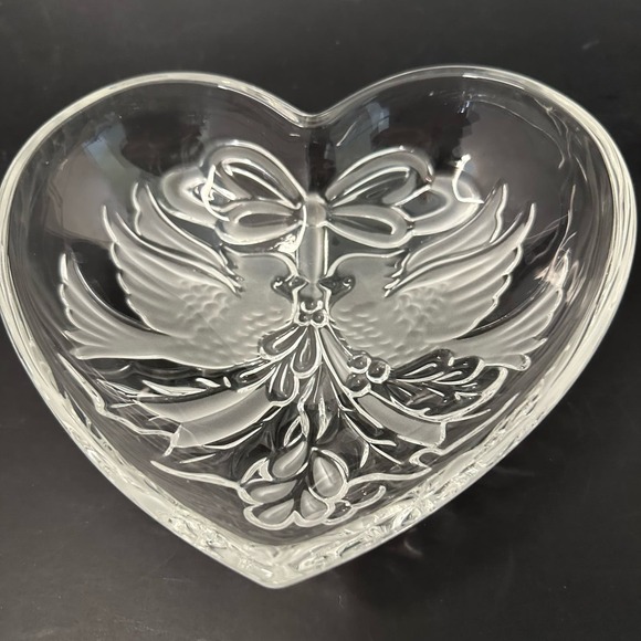 GORHAM CRYSTAL, Holiday Traditions Collection, Heart Dish Cardinal Holiday - Picture 3 of 16
